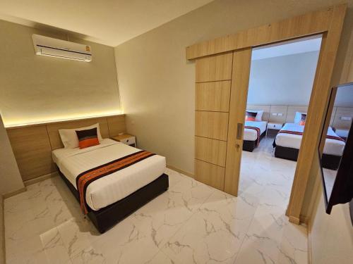 the hub suratthani hotel