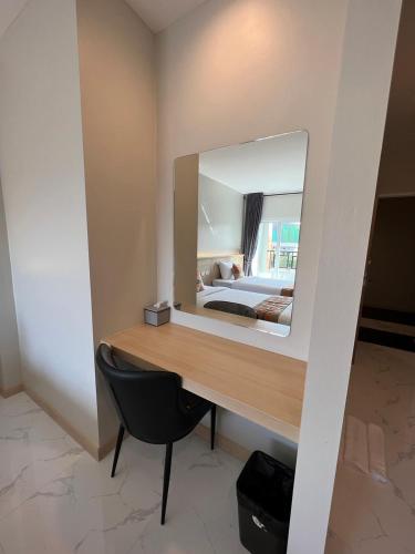 the hub suratthani hotel