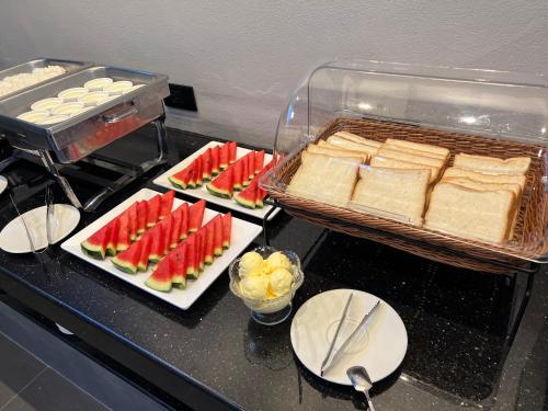 the hub suratthani hotel