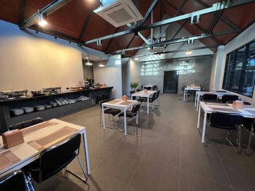 the hub suratthani hotel