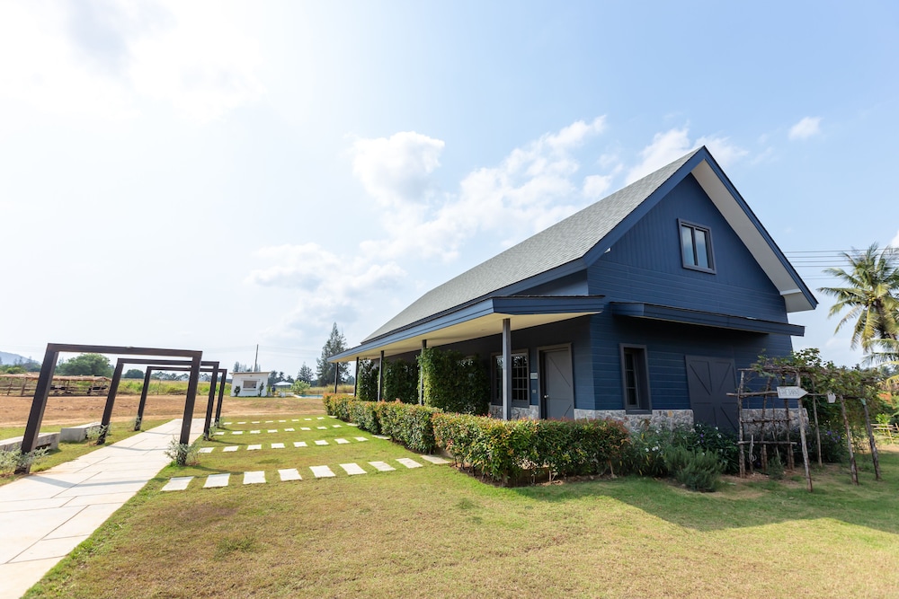 the barn hua hin