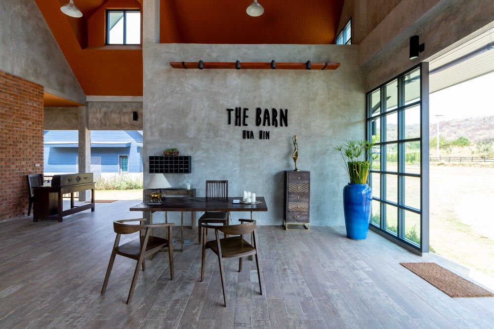 the barn hua hin