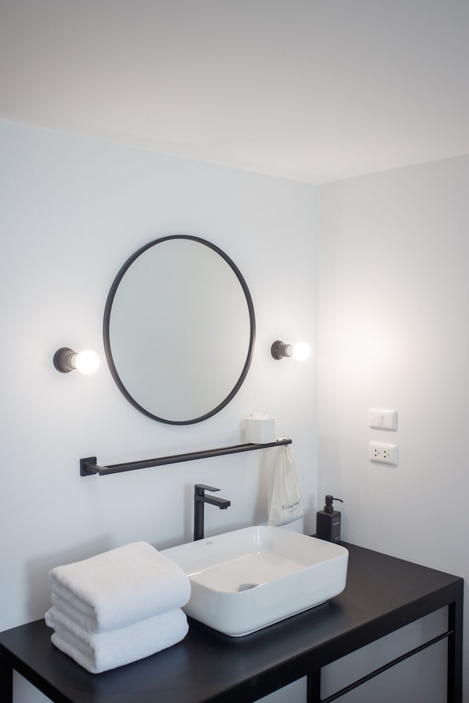 blu monkey hub and hotel ranong