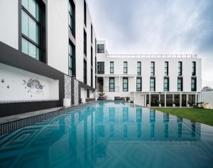 blu monkey hub and hotel ranong