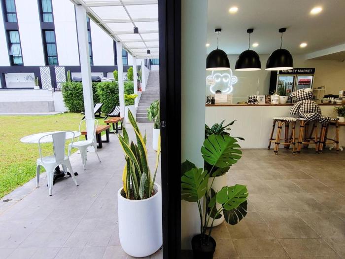 blu monkey hub and hotel ranong