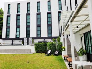 blu monkey hub and hotel ranong
