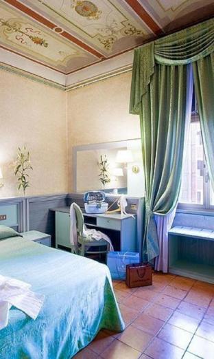 Hotel Zara,Near Trevi Fountain,3 star