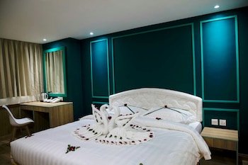 sanctuary hotel yangon