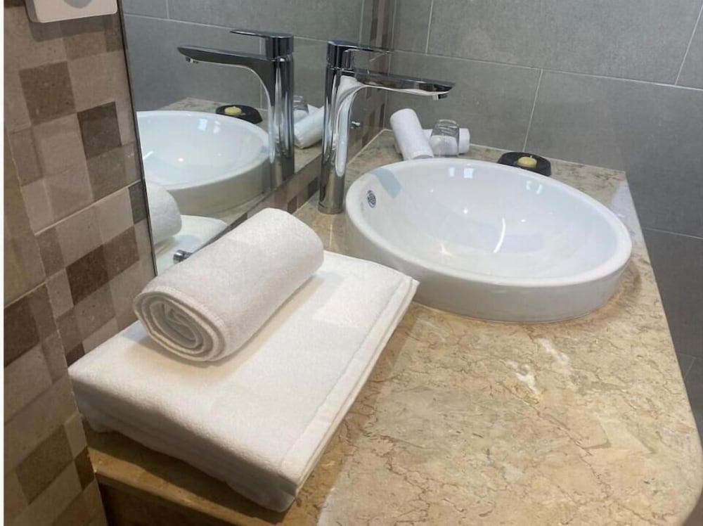 fly inn madagascar hotel