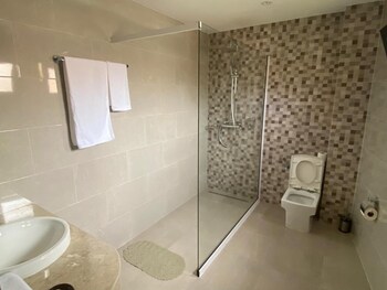 fly inn madagascar hotel