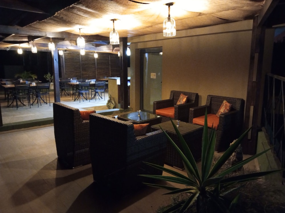 fly inn madagascar hotel