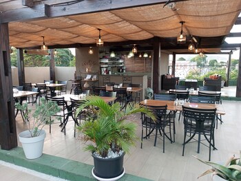 fly inn madagascar hotel