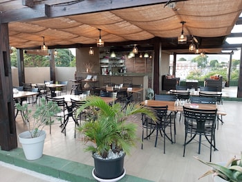 fly inn madagascar hotel