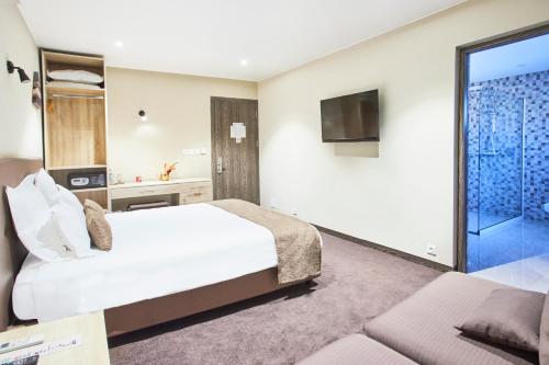 fly inn madagascar hotel