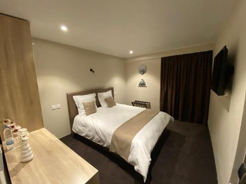 fly inn madagascar hotel