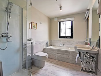 the salisbury business class