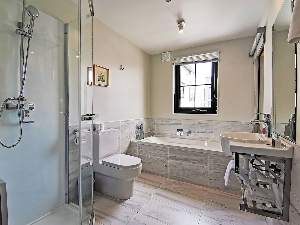 the salisbury business class