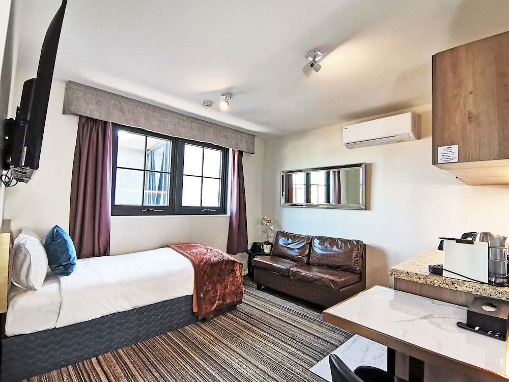 the salisbury business class