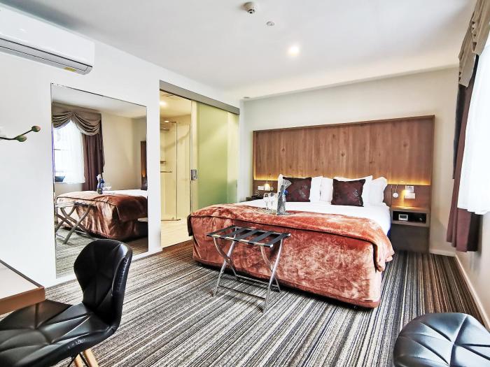 the salisbury business class