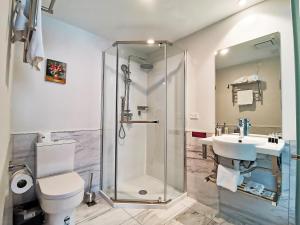 the salisbury business class