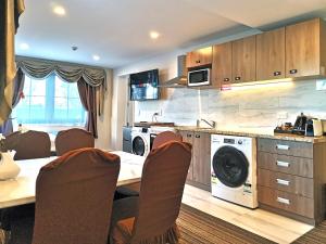 the salisbury business class