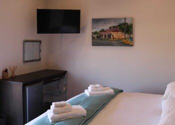 the feather hill boutique hotel