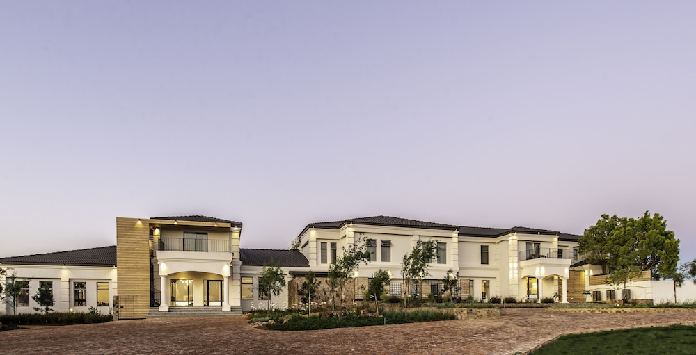 the feather hill boutique hotel