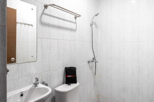 reddoorz near manhattan square medan