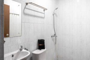 reddoorz near manhattan square medan