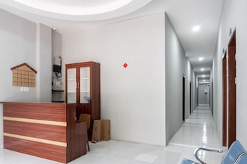 reddoorz near manhattan square medan