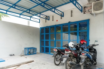 reddoorz near manhattan square medan