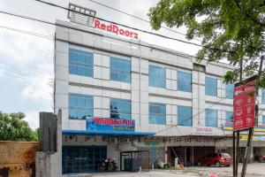 reddoorz near manhattan square medan