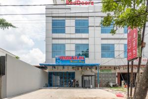 reddoorz near manhattan square medan