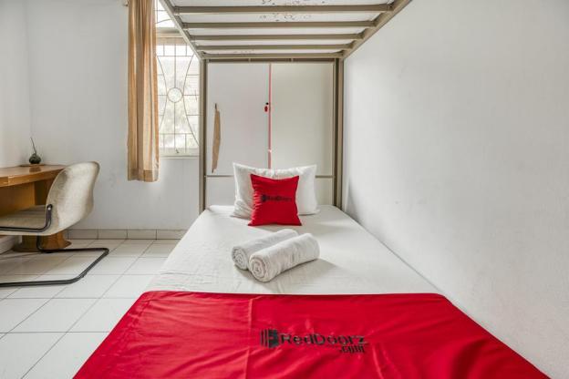 feliz noche by reddoorz