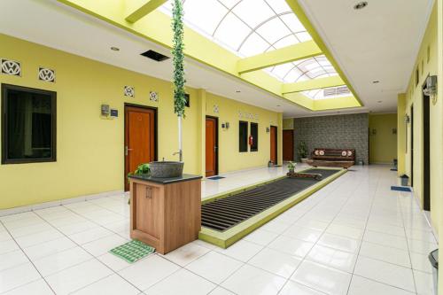 koolkost syariah near universitas muhammadiyah surakarta caters to women