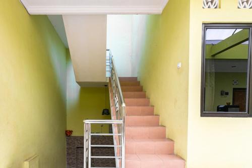 koolkost syariah near universitas muhammadiyah surakarta caters to women