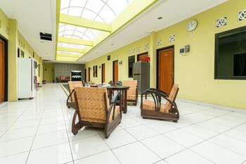 koolkost syariah near universitas muhammadiyah surakarta caters to women