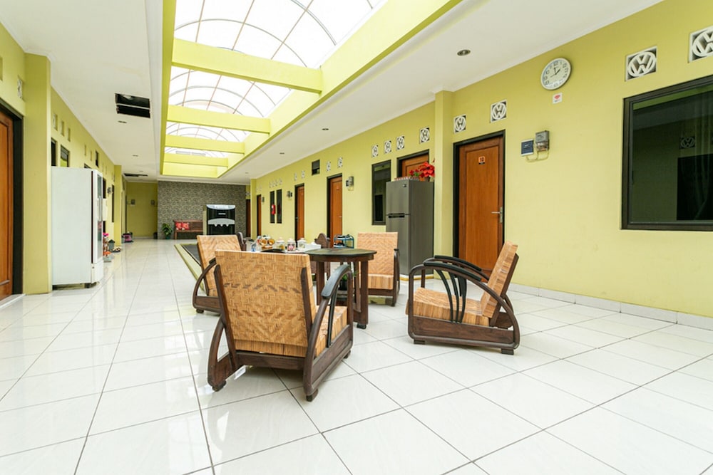 koolkost syariah near universitas muhammadiyah surakarta caters to women