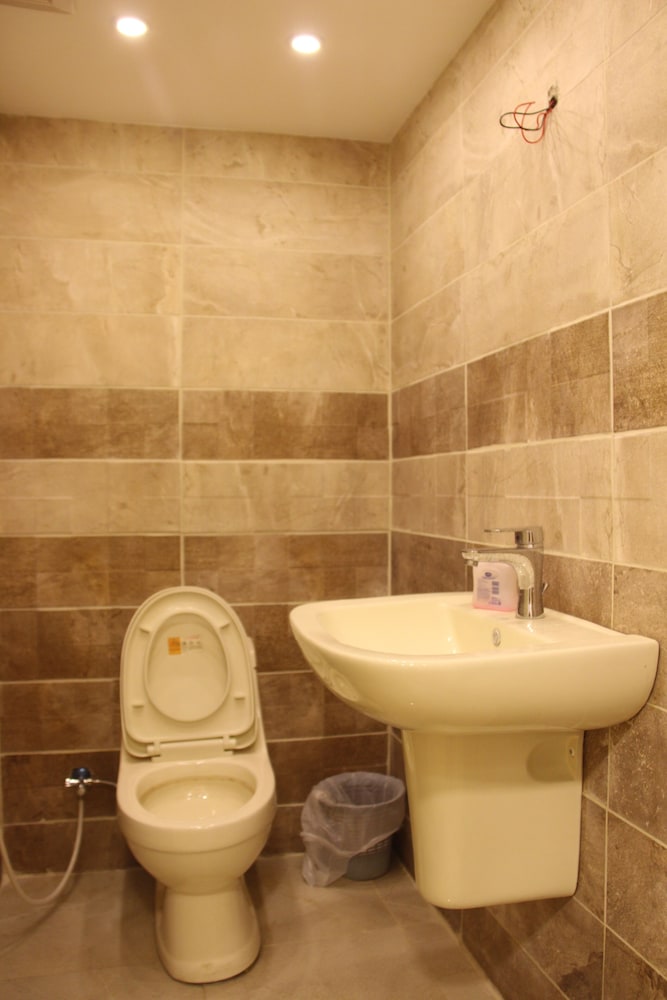 shurooq shams hotel and tours by sunrise