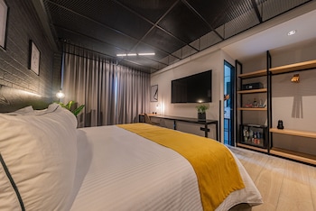 fulton business luxury hotel