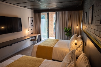 fulton business luxury hotel