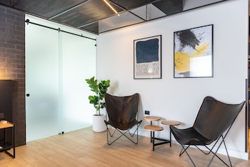 fulton business luxury hotel