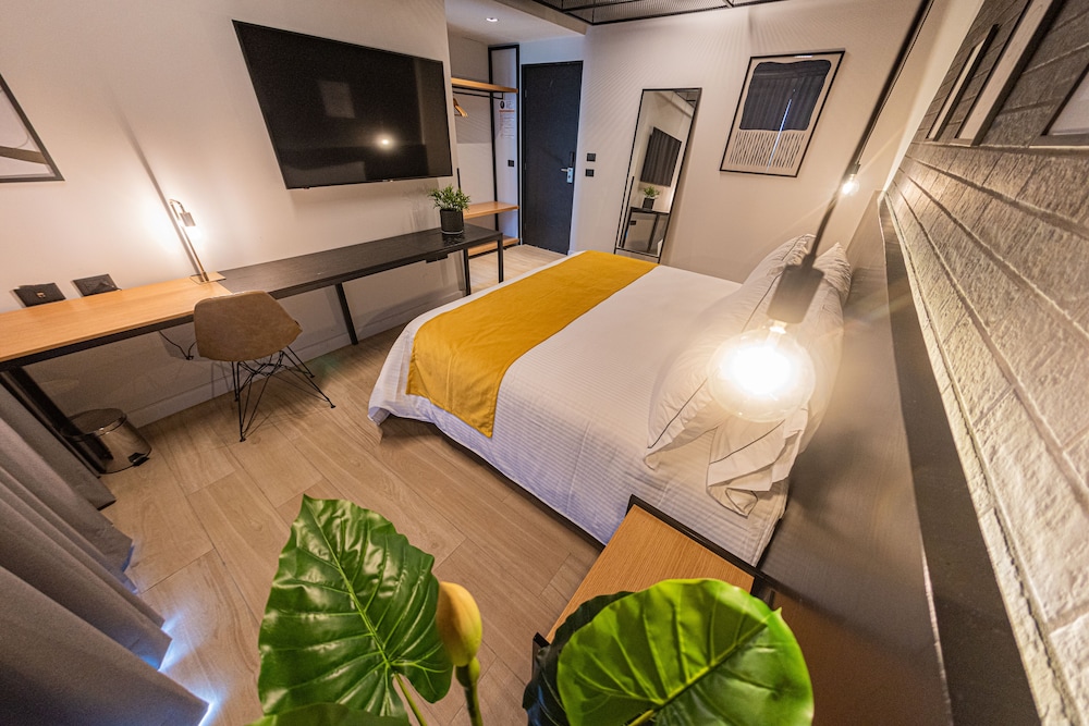 fulton business luxury hotel