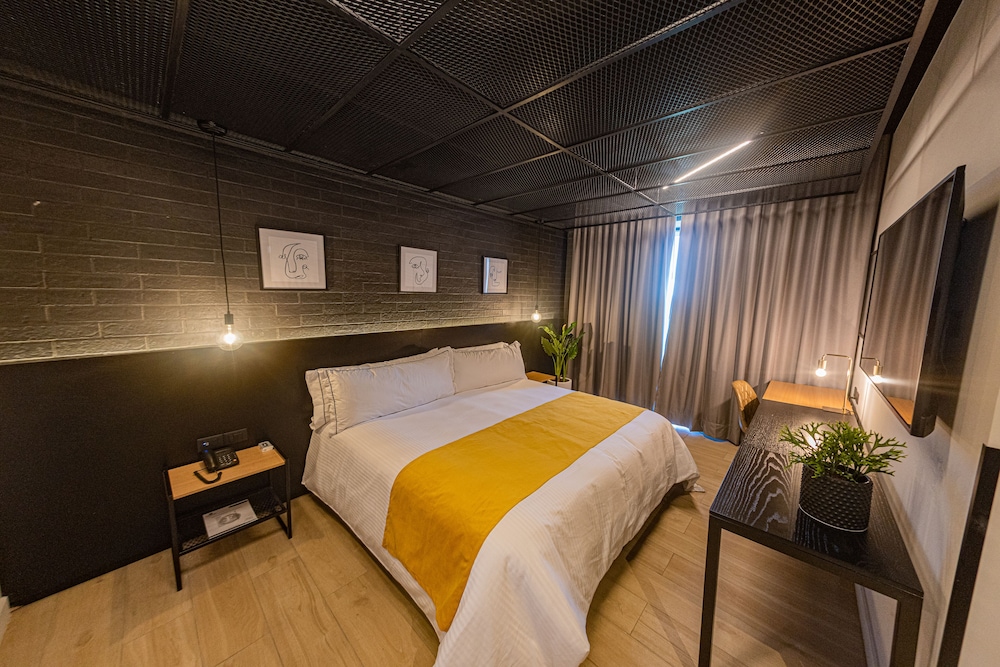 fulton business luxury hotel