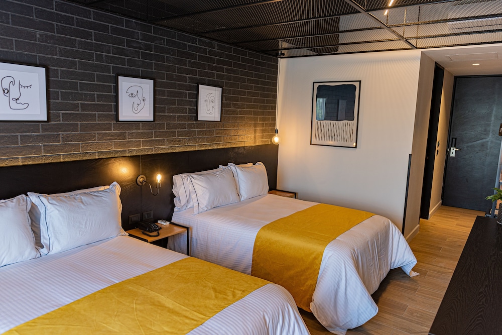 fulton business luxury hotel