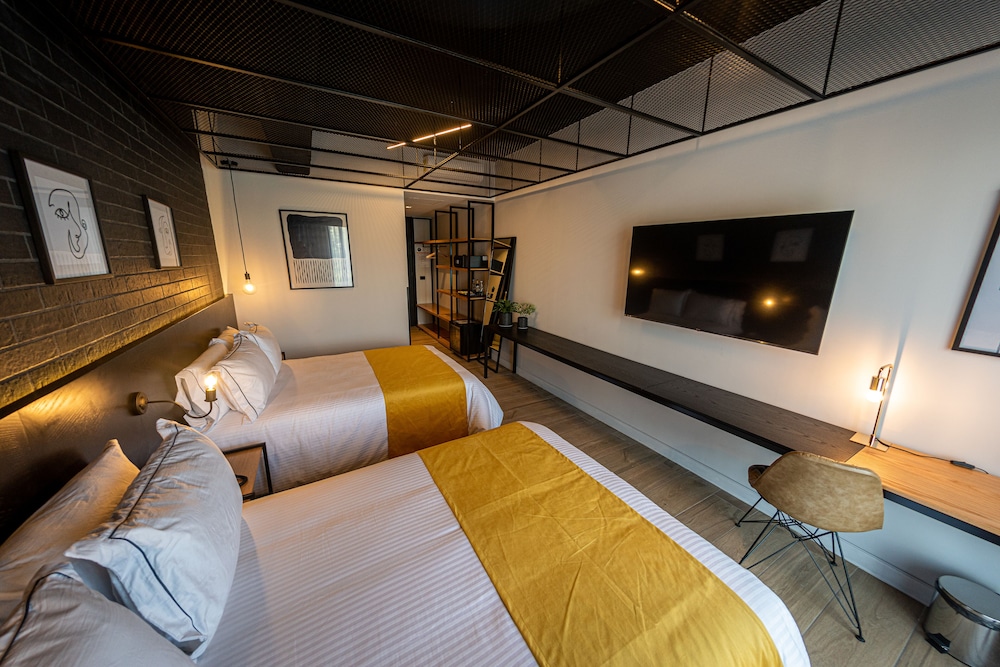 fulton business luxury hotel