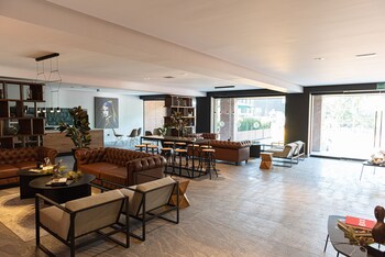 fulton business luxury hotel