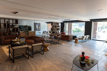 fulton business luxury hotel