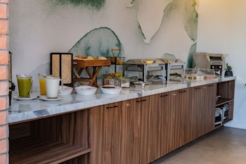 fulton business luxury hotel