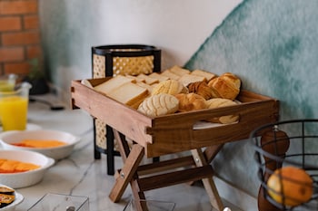 fulton business luxury hotel